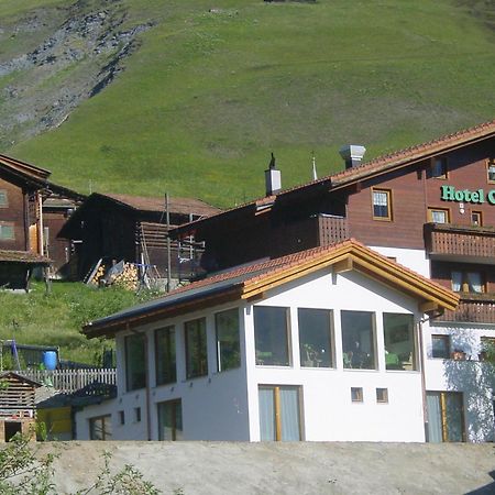 Hotel Cuntera Curaglia エクステリア 写真