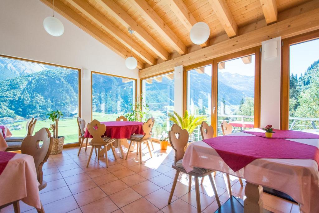 Hotel Cuntera Curaglia エクステリア 写真