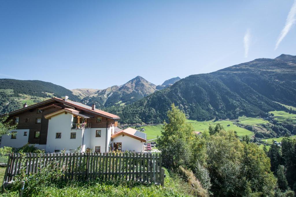 Hotel Cuntera Curaglia エクステリア 写真