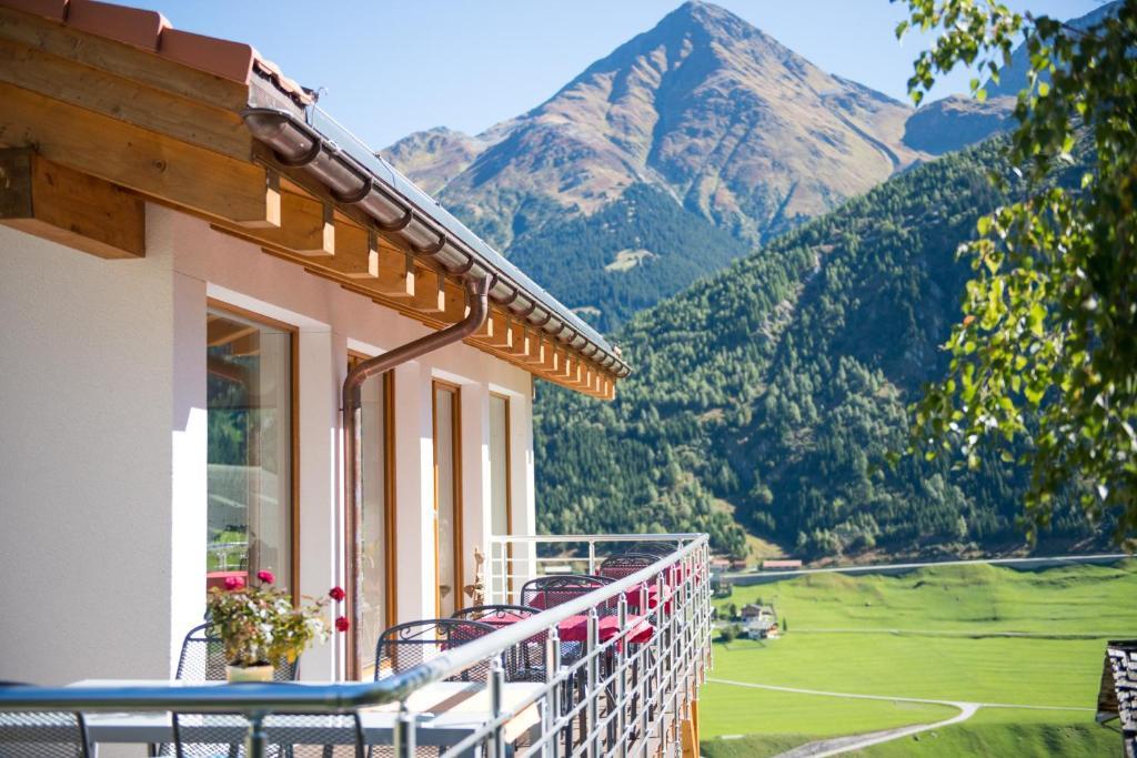 Hotel Cuntera Curaglia エクステリア 写真