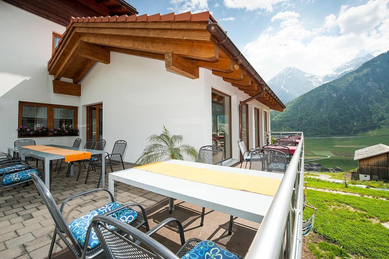 Hotel Cuntera Curaglia エクステリア 写真