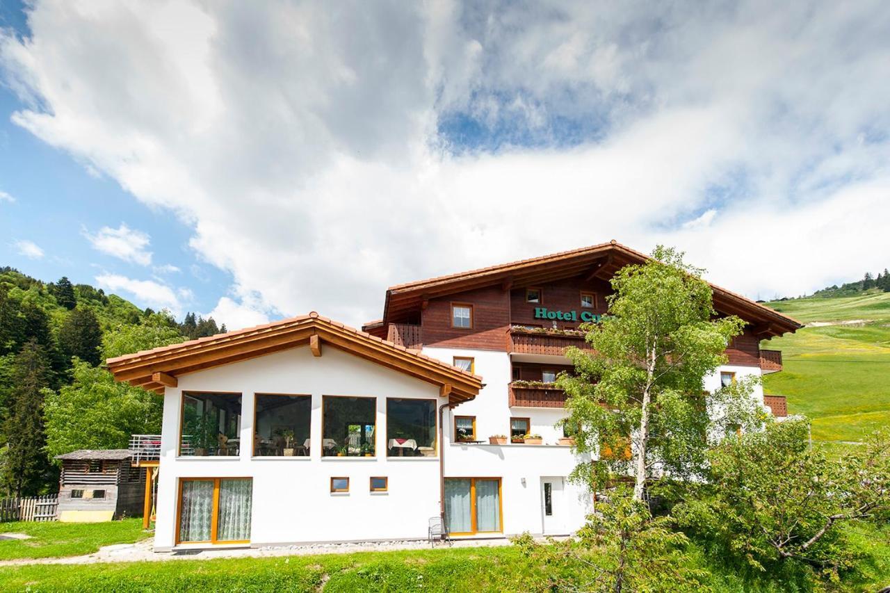Hotel Cuntera Curaglia エクステリア 写真