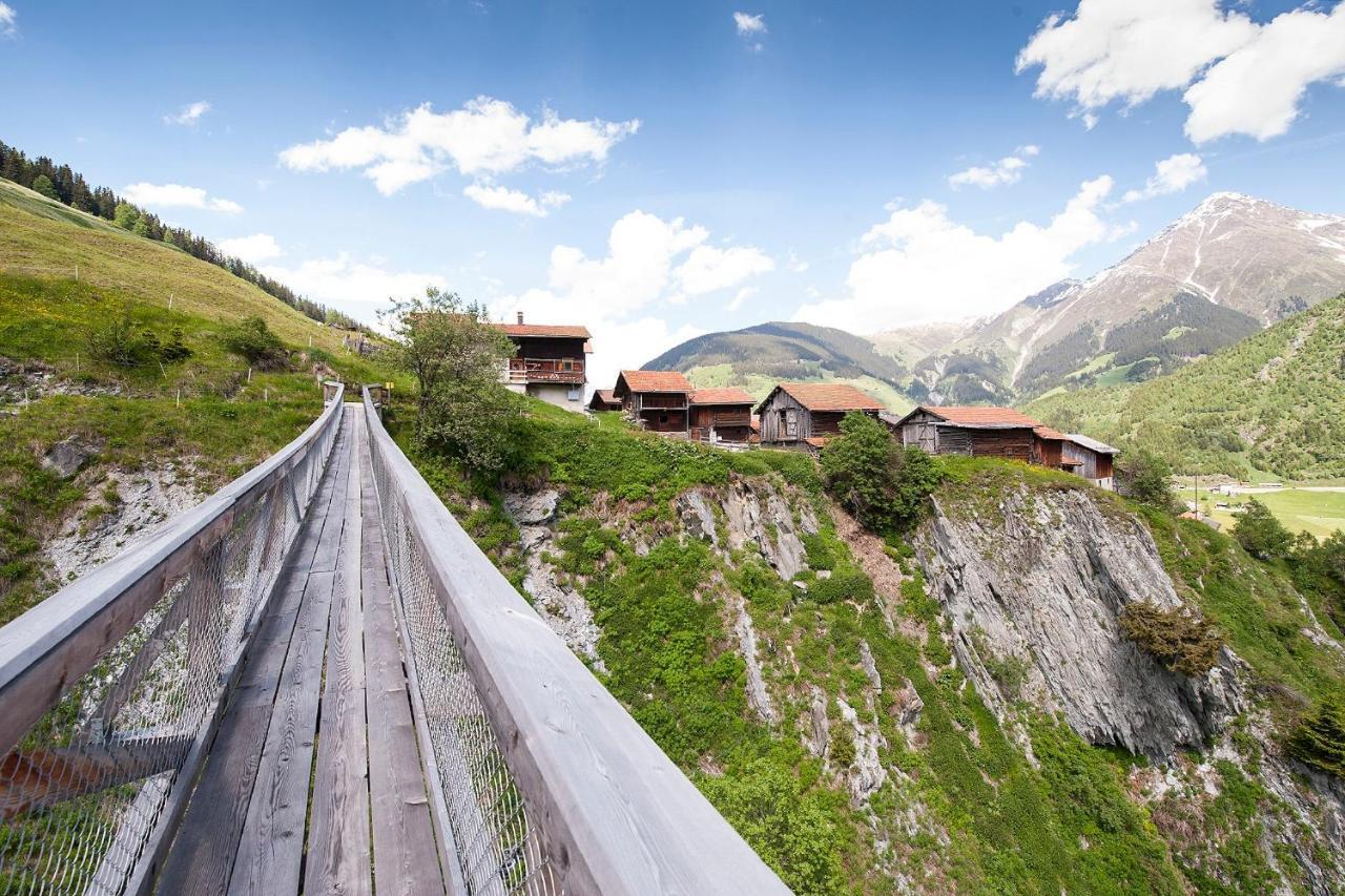 Hotel Cuntera Curaglia エクステリア 写真
