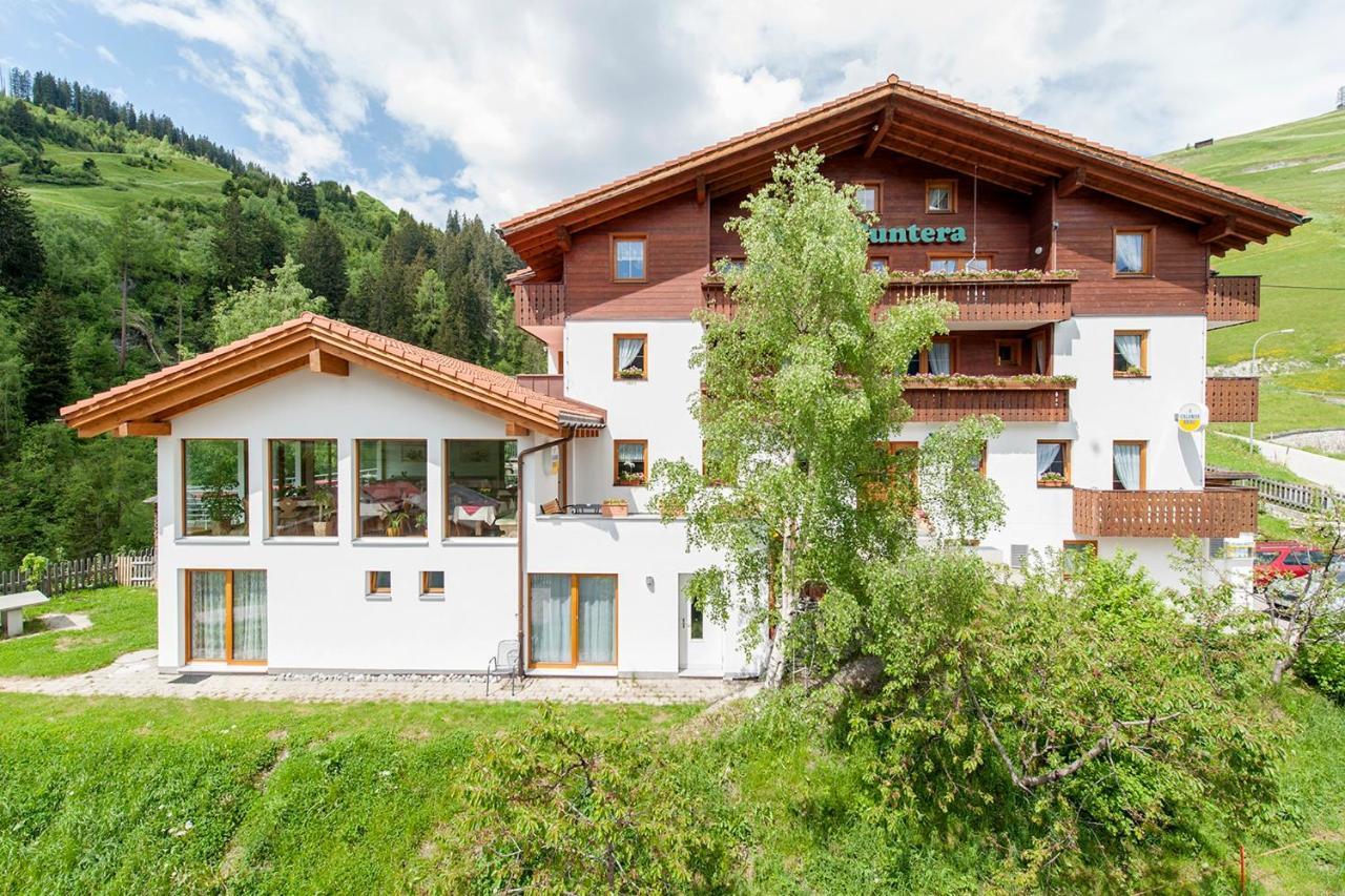 Hotel Cuntera Curaglia エクステリア 写真